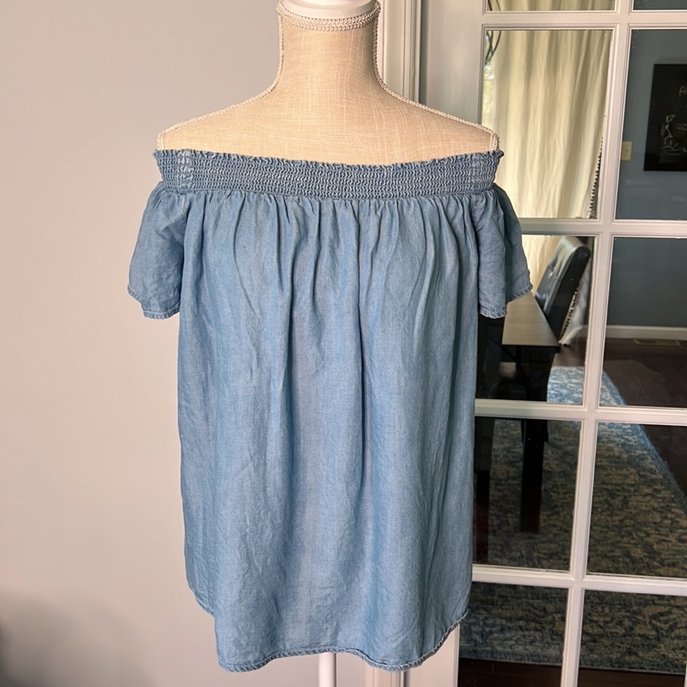 OLD NAVY chambray off-shoulder top, size M